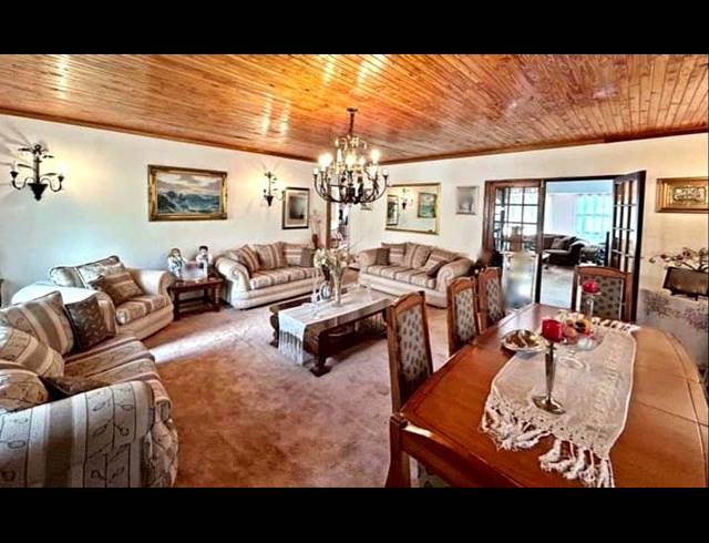 6 BEDROOM HOUSE FOR SALE IN HEUWELSIG